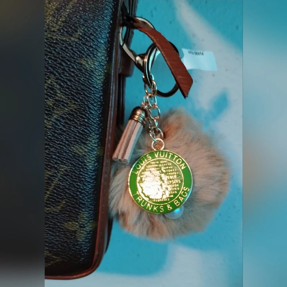 Louis Vuitton Zipper Pull Double Sided - Picture 3 of 5